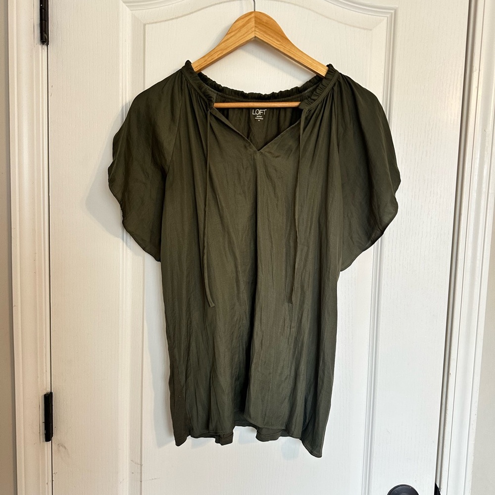 LOFT Dark Green Blouse - Picture 2 of 3